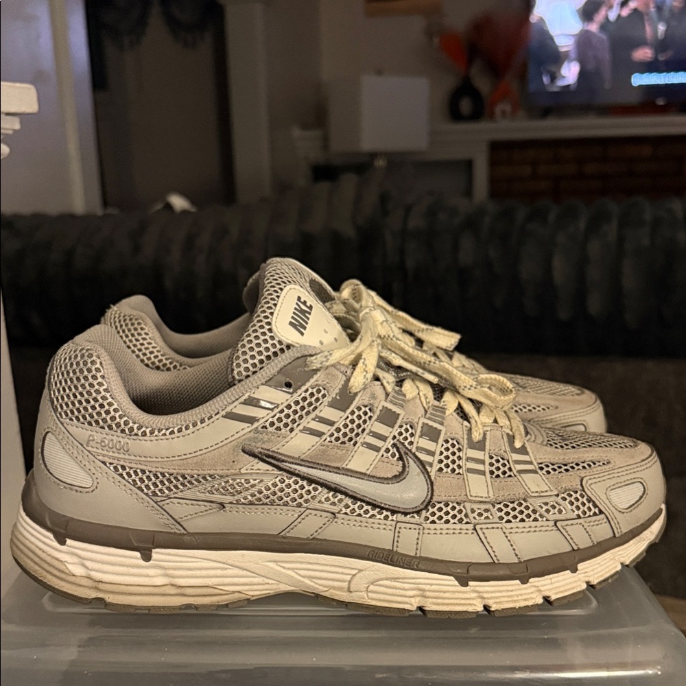 Nike Gray and white Running Shoes